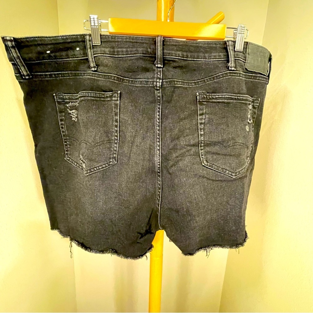 AMERICAN EAGLE OUTFITTERS - Black Denim Destroyed Shorts, Mens Size 42 - Picture 2 of 14